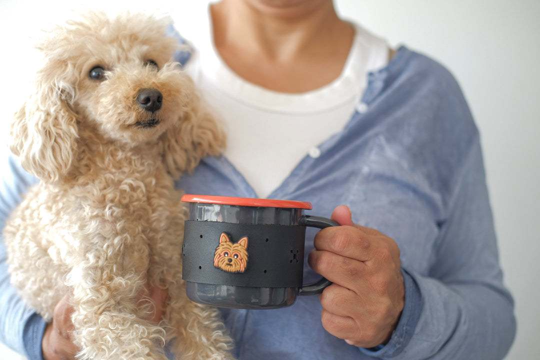 Customizable Enamel Mug With Leather Sleeve - Anthracite With Salmon Red Rim Enamel Mug - Bonheim