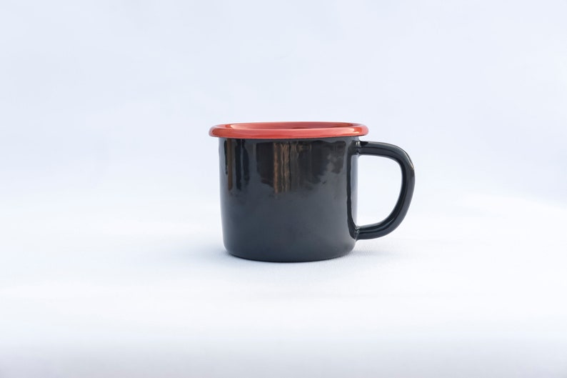 Anthracite With Salmon Red Rim Enamel Mug - Bonheim