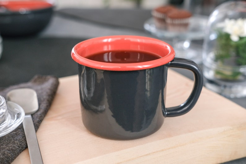 Anthracite With Salmon Red Rim Enamel Mug - Bonheim