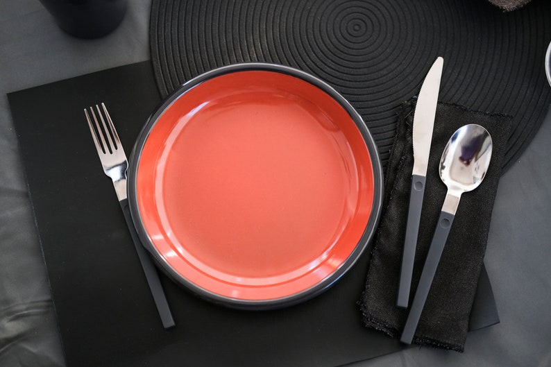 Salmon Red With Anthracite Rim Enamel Plate - Bonheim