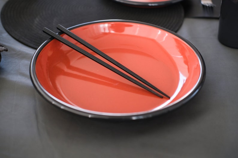 Salmon Red With Anthracite Rim Enamel Plate - Bonheim